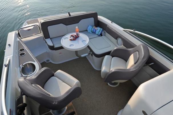 Sea Ray 240 Sundeck 2011 Cockpit Seating