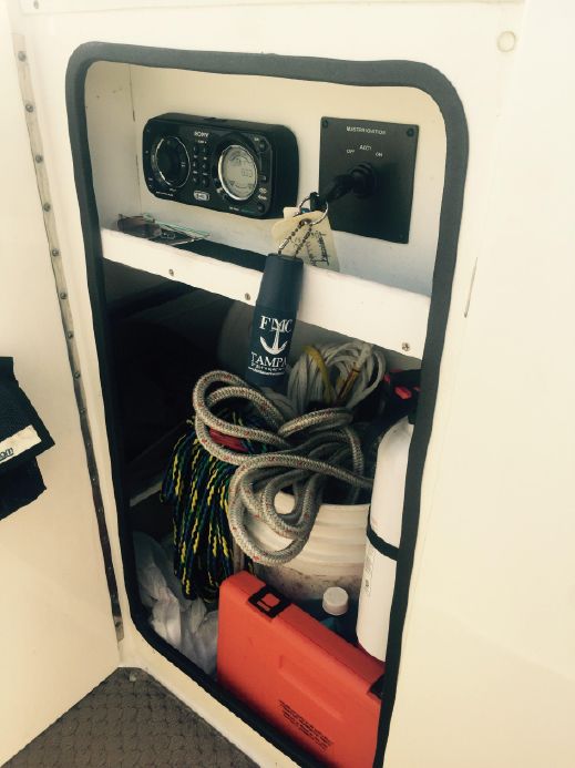 Sea Ray 240 Sundeck 2011 Helm Storage