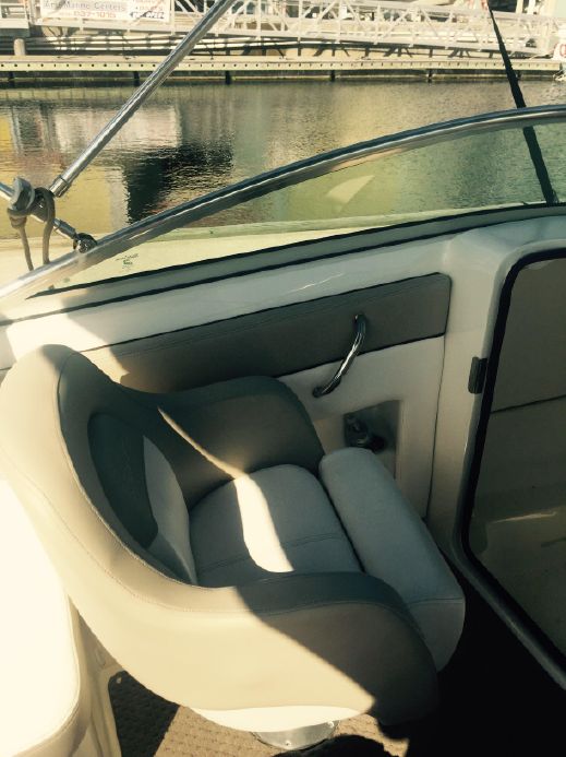 Sea Ray 240 Sundeck 2011 Passenger Seat