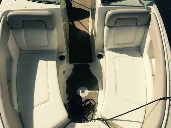 Sea Ray 240 Sundeck 2011 Bow Seating 2