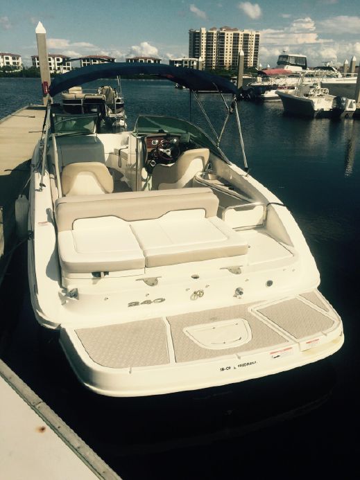 Sea Ray 240 Sundeck 2011 Swim Platform