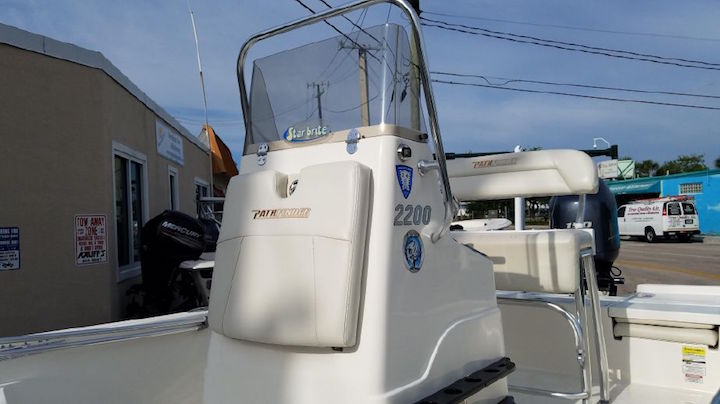 Pathfinder 2200 TRS 2013 Center Console