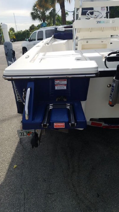 Pathfinder 2200 TRS 2013 Swim Ladder