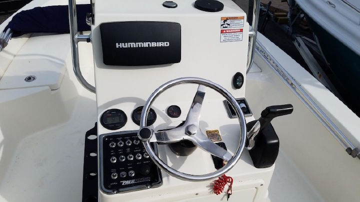 Pathfinder 2200 TRS 2013 Center Console