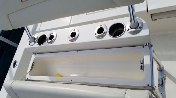 Pathfinder 2200 TRS 2013 Leaning Post Storage