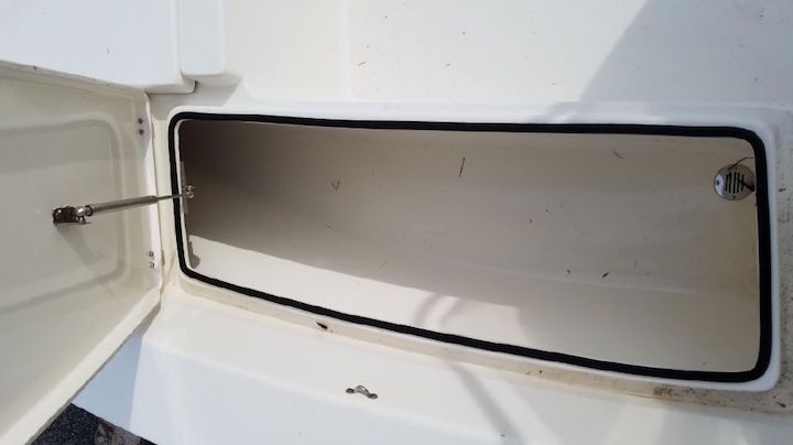 Pathfinder 2200 TRS 2013 Bow Seat Storage
