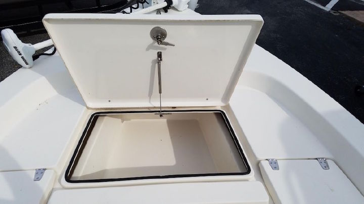 Pathfinder 2200 TRS 2013 Bow Storage