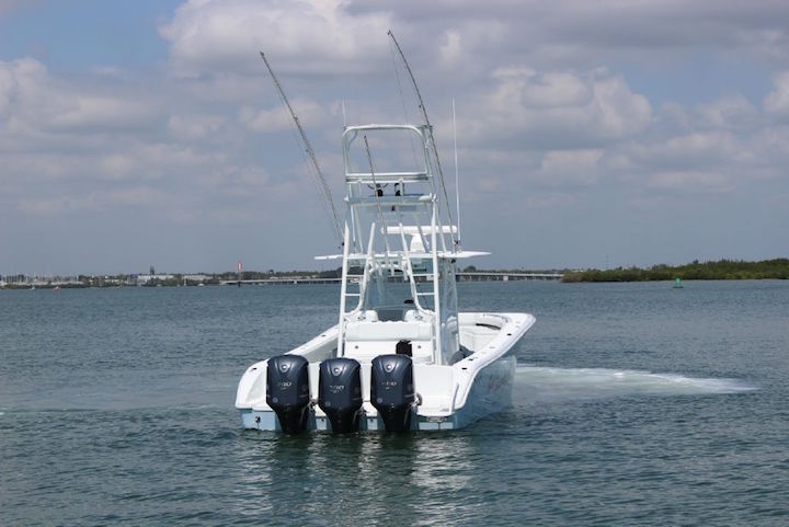 Yellowfin 390 CC 2014 Idling Rear