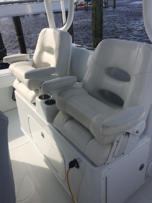 Yellowfin 390 CC 2014 Helm Seat