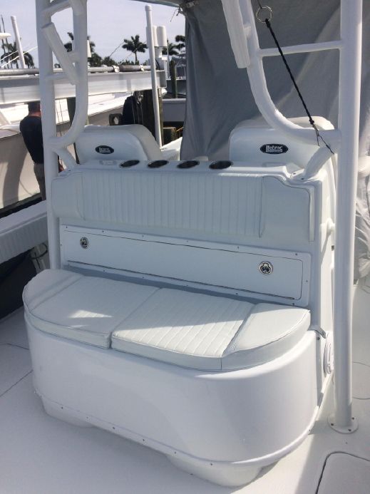 Yellowfin 390 CC 2014 Rear Helm Seat