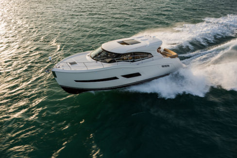 Carver C43 Running Front View Image