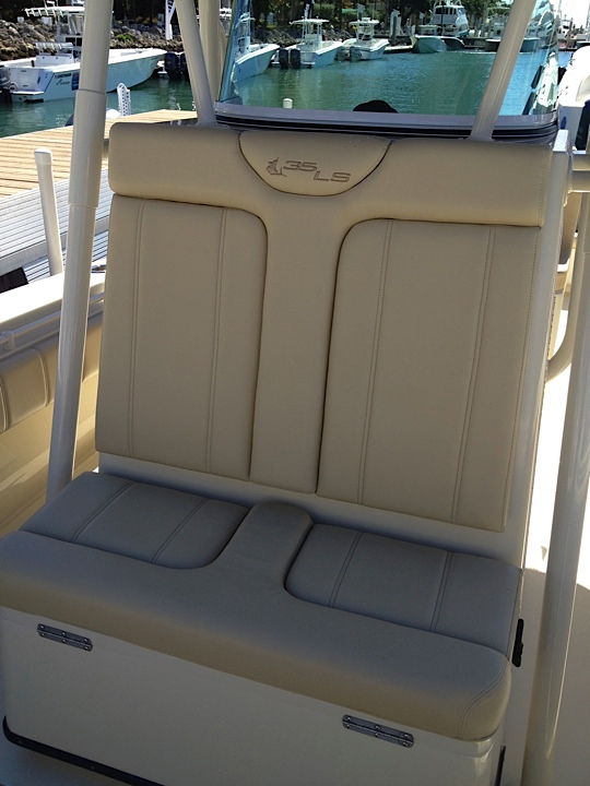 Contender 35 LS CC Console Front Seat