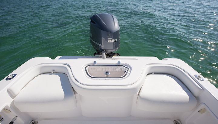 Contender 22 Sport CC Transom Seating Live Well