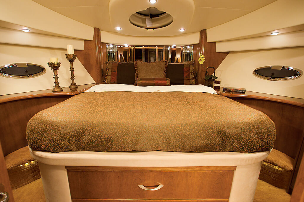 55 Ovation Sport Yacht VIP Stateroom